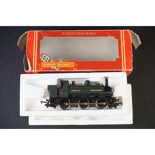 36 - 12 Boxed Hornby OO gauge locomotives to include R830 Saint David, Lord of the Isles, Kneller Hall, R... 