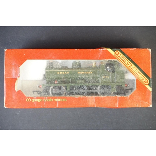 36 - 12 Boxed Hornby OO gauge locomotives to include R830 Saint David, Lord of the Isles, Kneller Hall, R... 