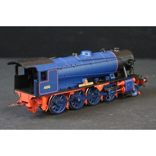 41 - Cased Bachmann OO gauge WD 2-9-0 Sir Guy Williams locomotive, complete with paperwork