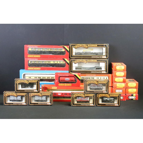 63 - 25 Boxed OO gauge items of rolling stock to include 15 x Hornby / Triang, 8 x Palitoy Mainline and 2... 