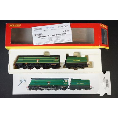 9 - Three boxed Hornby OO gauge locomotives to include R2218 BR 4-6-2 West Country Class 34041 Wilton, R... 