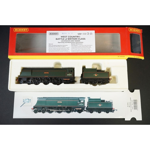 9 - Three boxed Hornby OO gauge locomotives to include R2218 BR 4-6-2 West Country Class 34041 Wilton, R... 