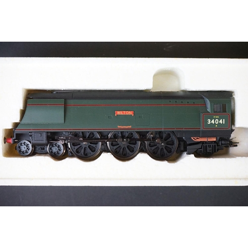 9 - Three boxed Hornby OO gauge locomotives to include R2218 BR 4-6-2 West Country Class 34041 Wilton, R... 