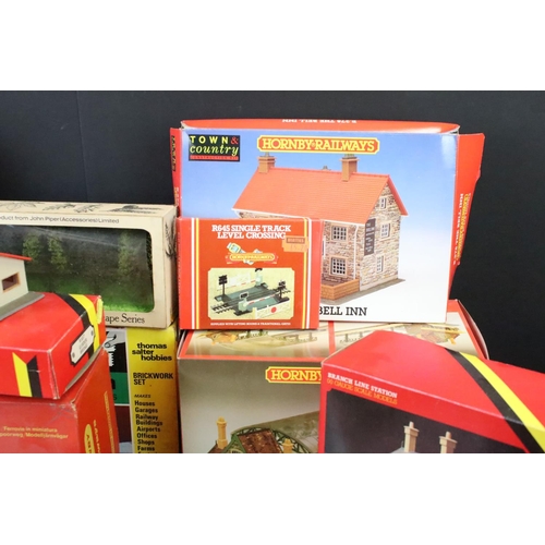 68 - 14 Boxed OO gauge trackside accessories to include Hornby, Linka, John Piper and Playcraft featuring... 