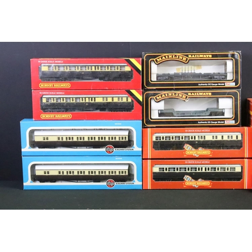 63 - 25 Boxed OO gauge items of rolling stock to include 15 x Hornby / Triang, 8 x Palitoy Mainline and 2... 