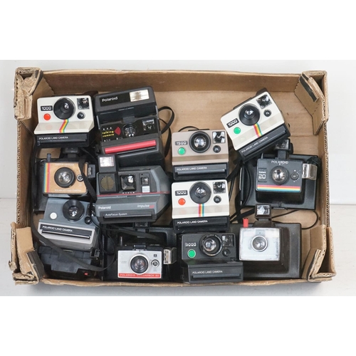 366 - Collection of 12 Polaroid instant cameras to include a Polaroid 636 Talking Camera, Polaroid Colorpa... 