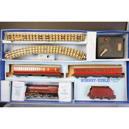 104 - Quantity of Hornby Dublo model railway to include boxed EDP2 Passenger Train Set (tatty box, repaint... 