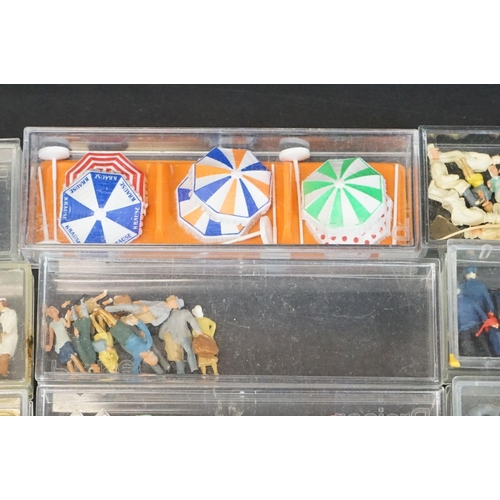 109 - Quantity of cased OO gauge plastic trackside figures and accessory sets featuring Preser examples, c... 