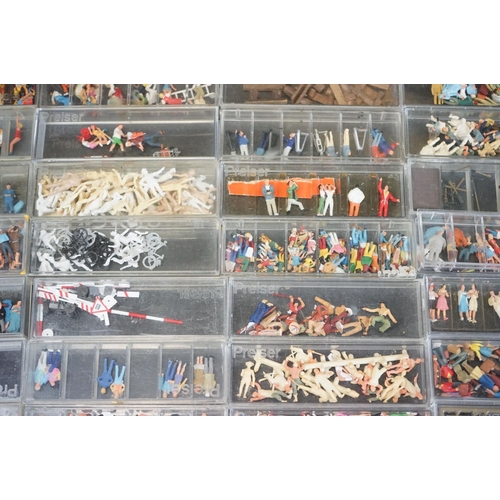 109 - Quantity of cased OO gauge plastic trackside figures and accessory sets featuring Preser examples, c... 