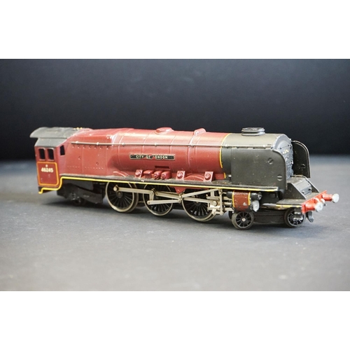 112 - Boxed Triang Wrenn OO gauge No 2226 City of London locomotive (tatty box)