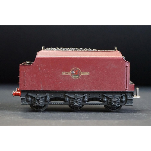 112 - Boxed Triang Wrenn OO gauge No 2226 City of London locomotive (tatty box)