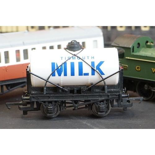 115 - Group of Hornby OO gauge model railway to include boxed Railroad R3953 BR 0-4-0 Locomotive No 42021 ... 