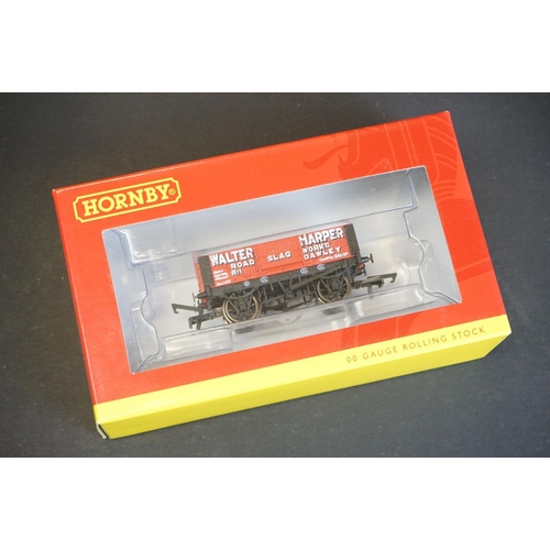 115 - Group of Hornby OO gauge model railway to include boxed Railroad R3953 BR 0-4-0 Locomotive No 42021 ... 