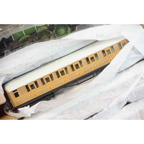 118 - Boxed Hornby OO gauge R1255 Flying Scotsman electric train set, complete, a touch of discolouring to... 