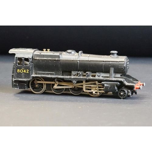 119 - Three Hornby Dublo locomotives to include a boxed 2232 Co Co Diesel Electric loco, 2-8-0 25092 in bl... 