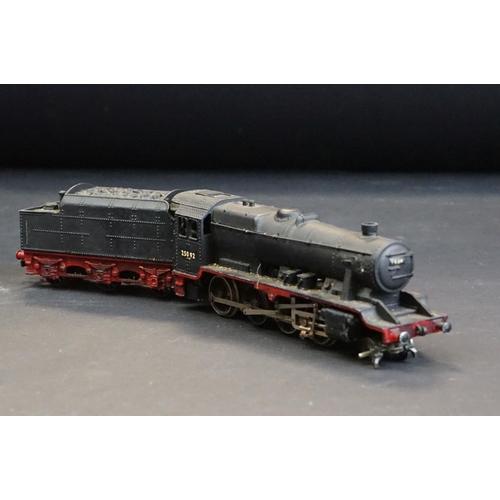 119 - Three Hornby Dublo locomotives to include a boxed 2232 Co Co Diesel Electric loco, 2-8-0 25092 in bl... 