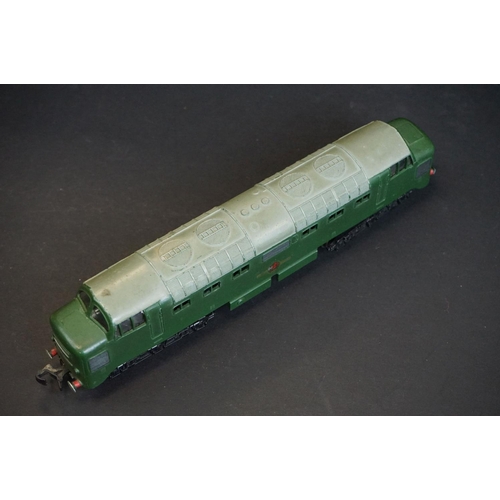 119 - Three Hornby Dublo locomotives to include a boxed 2232 Co Co Diesel Electric loco, 2-8-0 25092 in bl... 