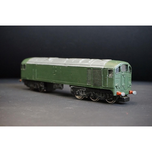 120 - Three Hornby Dublo locomotives to include D8017 and D3302