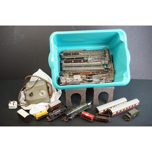 123 - Quantity of Hornby Dublo model railway to include 2 x locomotives (Duchess of Montrose & 0-6-2 BR 69... 