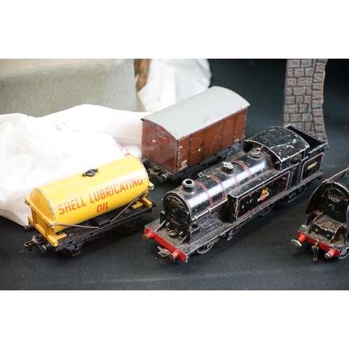 123 - Quantity of Hornby Dublo model railway to include 2 x locomotives (Duchess of Montrose & 0-6-2 BR 69... 