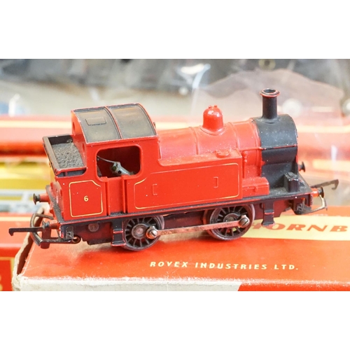 124 - Quantity of OO gauge model railway to include 3 x locomotives, 6 x boxed items of rolling stock, 10 ... 