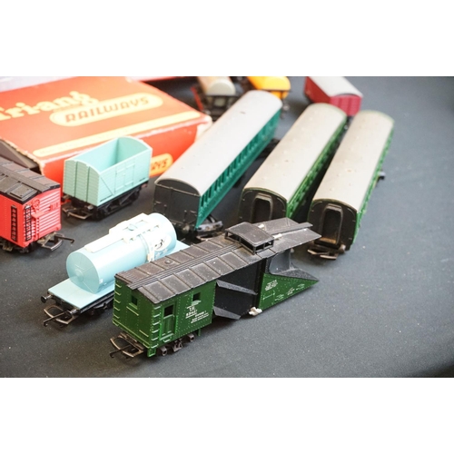 124 - Quantity of OO gauge model railway to include 3 x locomotives, 6 x boxed items of rolling stock, 10 ... 