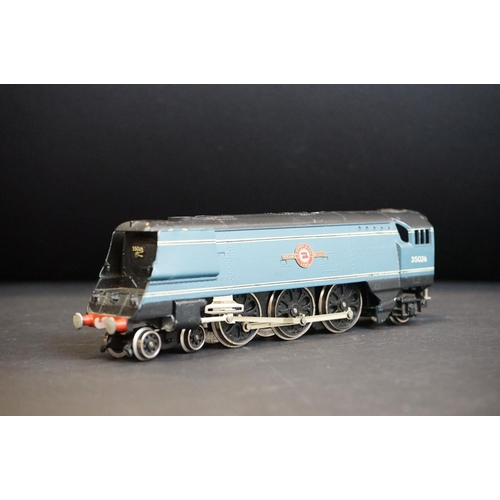 82 - Boxed Wrenn OO gauge W2267 Lamport & Holt 4-6-2 BR Blue locomotive