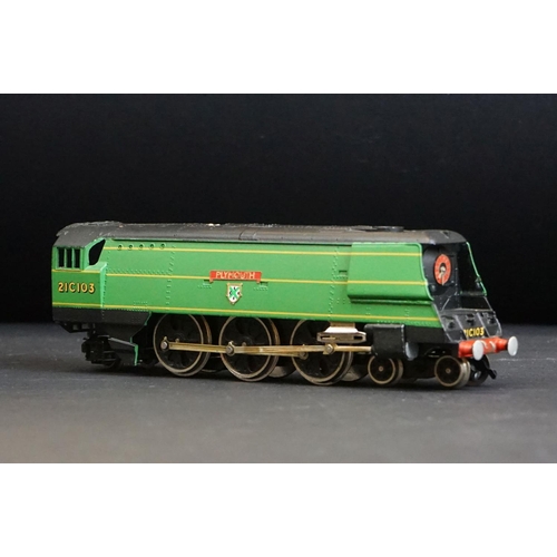 83 - Boxed Wrenn OO gauge W2266 Plymouth 4-6-2 SR Green locomotive