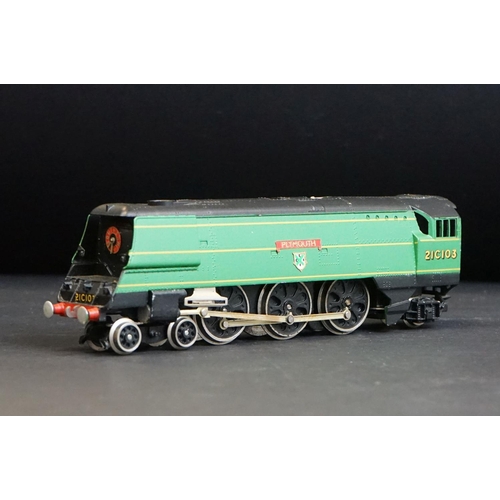 83 - Boxed Wrenn OO gauge W2266 Plymouth 4-6-2 SR Green locomotive