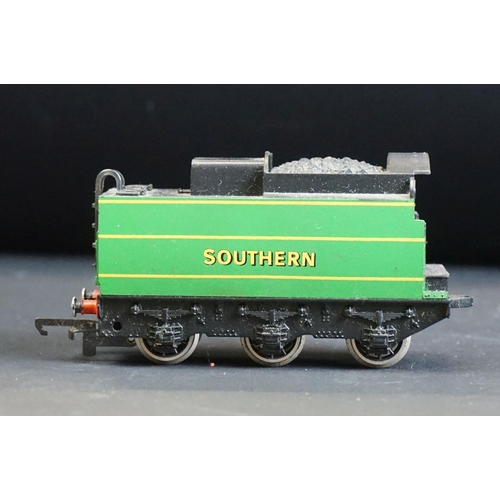 83 - Boxed Wrenn OO gauge W2266 Plymouth 4-6-2 SR Green locomotive