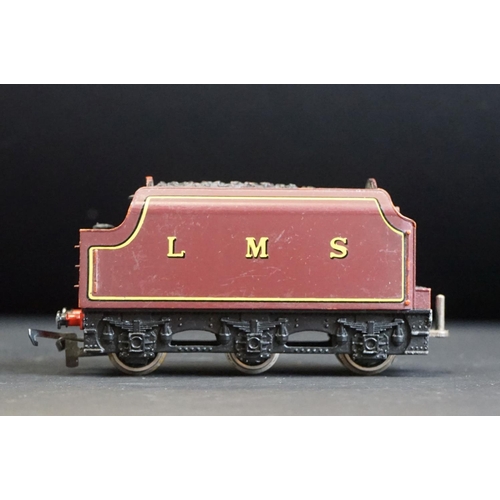 84 - Two boxed Wrenn OO gauge locomotives to include Queen Elizabeth 4-6-2 LMS in maroon (damage to box l... 