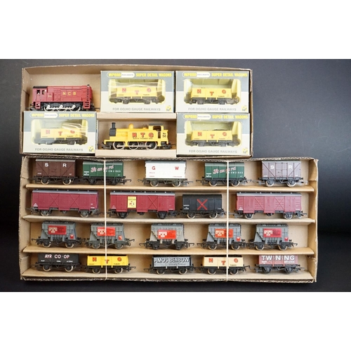 85 - Two Wrenn OO gauge locomotives to include 0-6-0 NCB and 0-6-0 NTG North Thames Gas along with 4 x bo... 