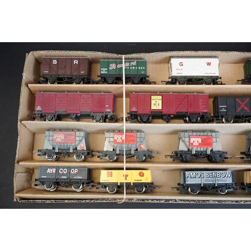 85 - Two Wrenn OO gauge locomotives to include 0-6-0 NCB and 0-6-0 NTG North Thames Gas along with 4 x bo... 