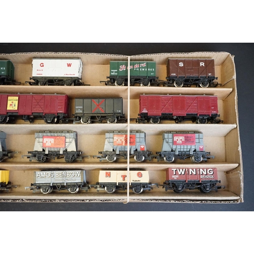 85 - Two Wrenn OO gauge locomotives to include 0-6-0 NCB and 0-6-0 NTG North Thames Gas along with 4 x bo... 