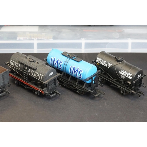 86 - Around 60 OO gauge items of rolling stock to include ltd edn examples, Bachmann, Dapol, Mainline etc