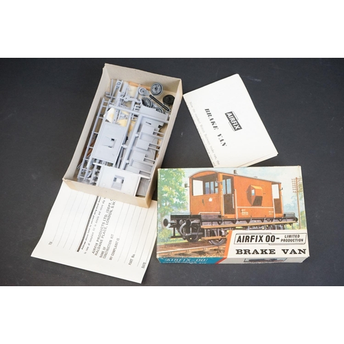 89 - Quantity of OO gauge model railway to include 4 x boxed Palitoy Mainline wagons, 7 x boxed Airfix pl... 