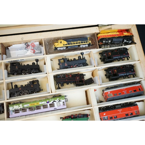 95 - Large collection of HO & N gauge model railway to include Liliput, Roco and Bachmann examples featur... 