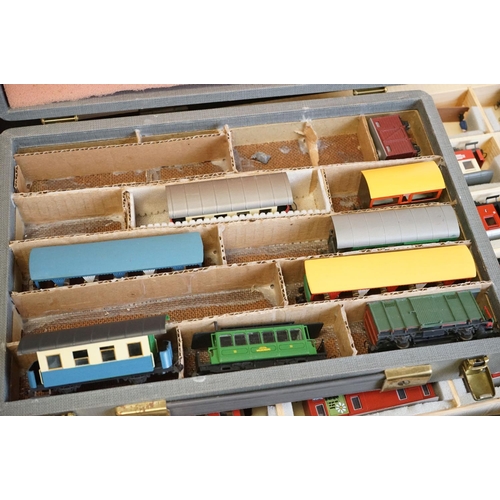 95 - Large collection of HO & N gauge model railway to include Liliput, Roco and Bachmann examples featur... 