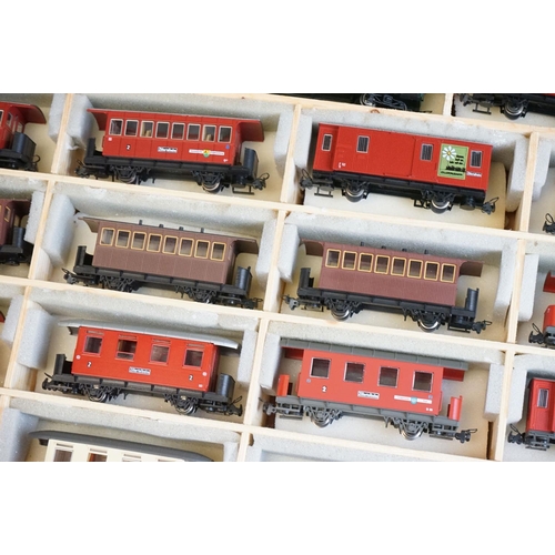 95 - Large collection of HO & N gauge model railway to include Liliput, Roco and Bachmann examples featur... 