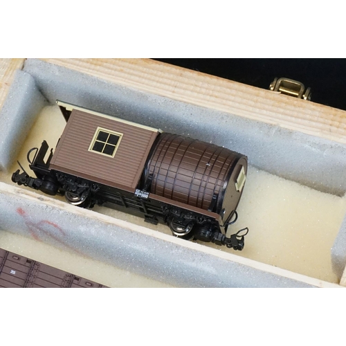 95 - Large collection of HO & N gauge model railway to include Liliput, Roco and Bachmann examples featur... 