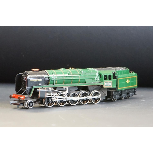 96 - Three boxed Hornby / Triang OO gauge locomotives to include R2509A Class 121 Driving Motor Brake W55... 