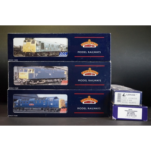 98 - Four boxed OO gauge locomotives to include 3 x Bachmann (32325DC Class 25/1 Bo Bo Diesel D5211 green... 