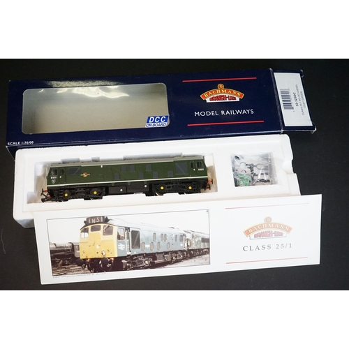 98 - Four boxed OO gauge locomotives to include 3 x Bachmann (32325DC Class 25/1 Bo Bo Diesel D5211 green... 