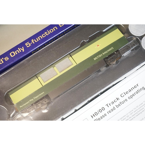 98 - Four boxed OO gauge locomotives to include 3 x Bachmann (32325DC Class 25/1 Bo Bo Diesel D5211 green... 