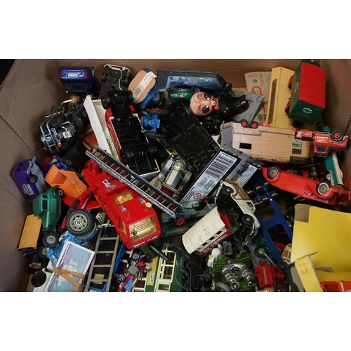 1102 - Large collection of diecast models to include Matchbox, Corgi, Saico, NewRay, Welly & Majorette exam... 