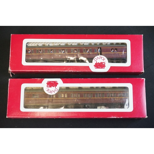 58 - 20 Boxed OO gauge items of rolling stock to include 11 x Hornby featuring R4160B GWR Mk3 1st Class C... 