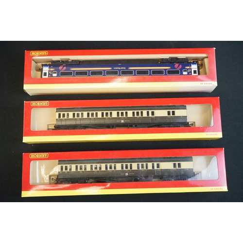 58 - 20 Boxed OO gauge items of rolling stock to include 11 x Hornby featuring R4160B GWR Mk3 1st Class C... 