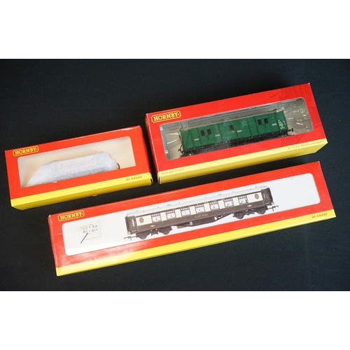 59 - 29 Boxed Hornby OO gauge items of rolling stock to include R4302B, R4306B, R4320A, R4165, R4164 etc