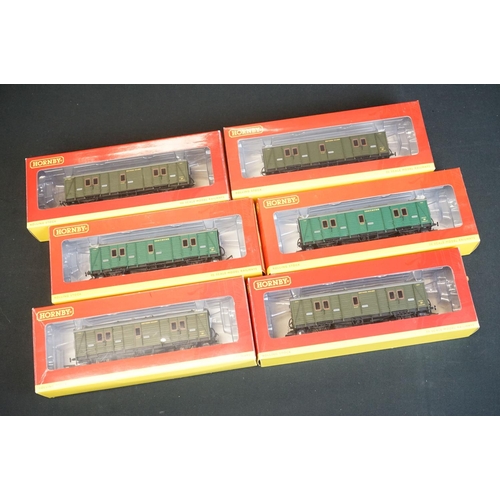 60 - 21 Boxed Hornby OO gauge items of rolling stock to include R4297E, R4300C, R4298B, R4300D, R4301C et... 