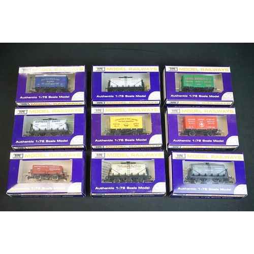 61 - 27 Boxed OO gauge items of rolling stock to include 15 x Dapol, 4 x Hornby, 6 x Bachmann, 1 x Palito... 